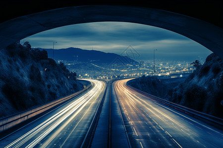 黑暗中的汽车黑暗中曲线的公路背景