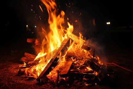 户外燃烧的木材图片