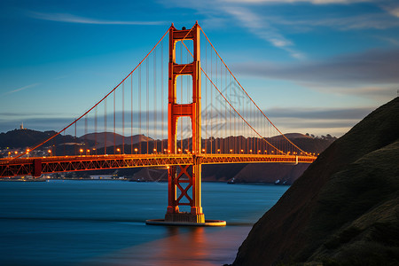 灯光璀璨的跨海立交桥图片