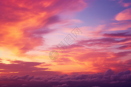 夕阳下的彩云图片