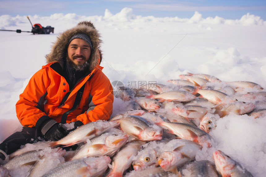 寒冷地区冬季捕鱼的人民图片