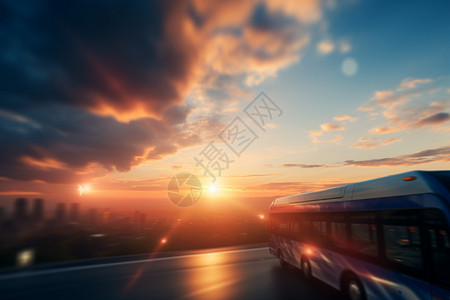 日落时公路上的公交车图片