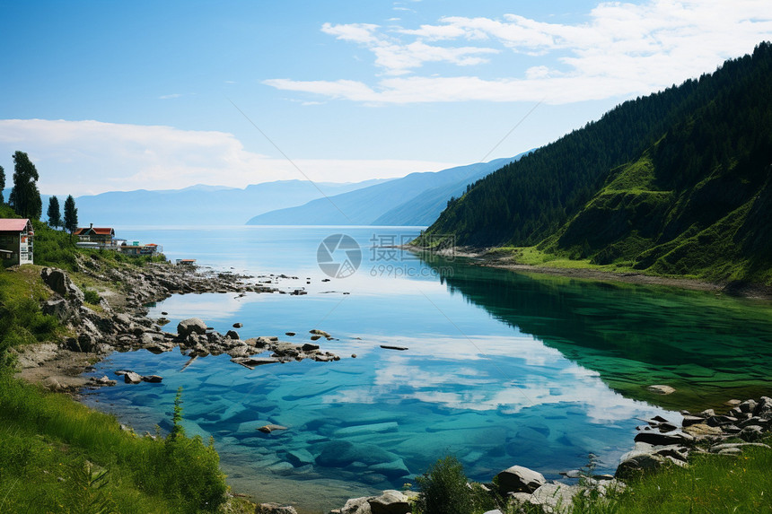 夏季美丽的山间湖泊景观图片