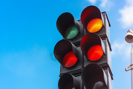 交通安全提示天空背景中的红绿灯背景