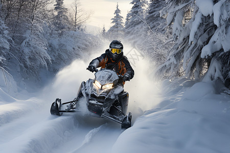 穿过积雪的雪地摩托图片