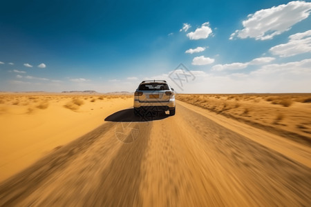 沙漠路上快速行驶图片