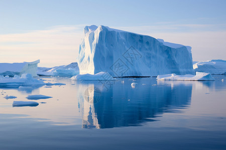 冬季漂浮蓝色雪全球变暖冰山融化环境背景