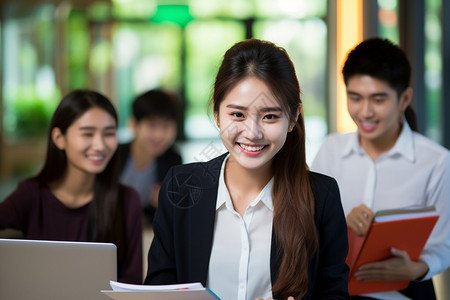 笑容满面的大学生背景图片