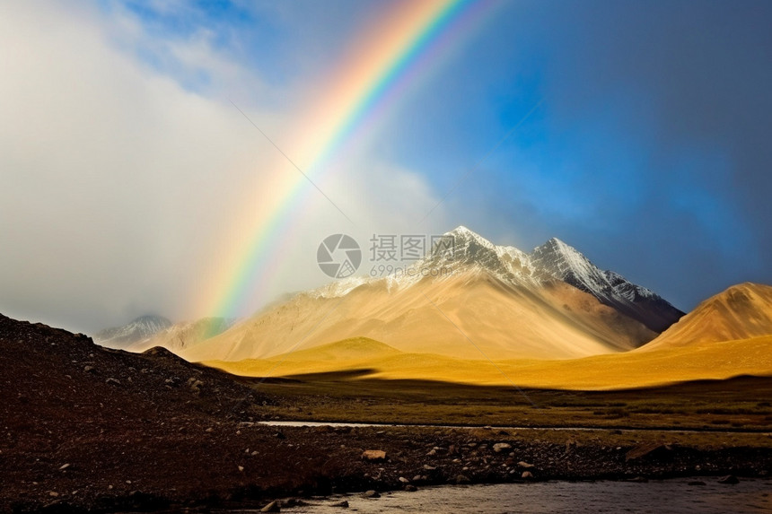 天空中美丽的彩虹图片