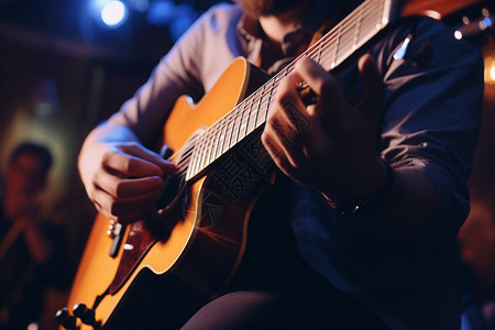黑暗中弹奏吉他的歌手背景图片
