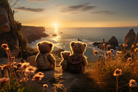 夕阳下泰迪熊一家三口坐在悬崖上欣赏海滩高清图片