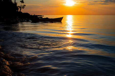海上的木船美丽的海上日出背景