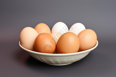 放在碗里的鸡蛋图片