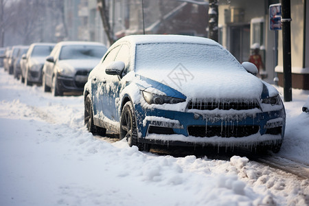 积雪的汽车图片