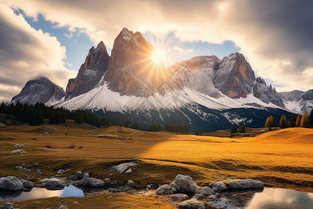 阳光照耀下的岩石山脉景观图片