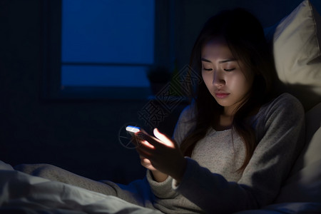 淡淡的忧伤夜晚房间玩手机的女孩背景