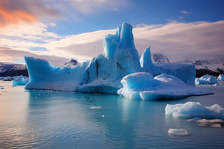 冬季漂浮蓝色雪融化的冰川背景