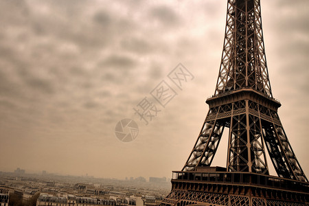 巴黎城市风景中的铁塔高清图片