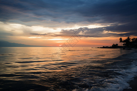 夕阳下的海洋图片