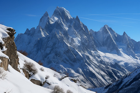 冬季的白雪山峰图片