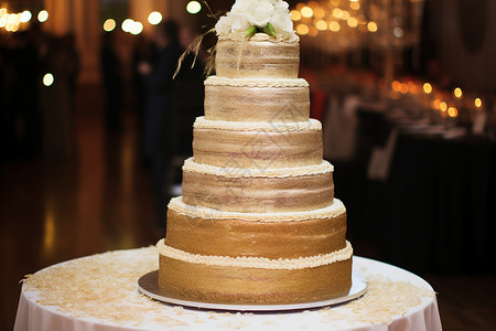 庆祝婚礼的奶油蛋糕背景图片