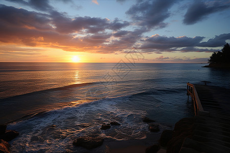 夕阳染红的海面背景图片