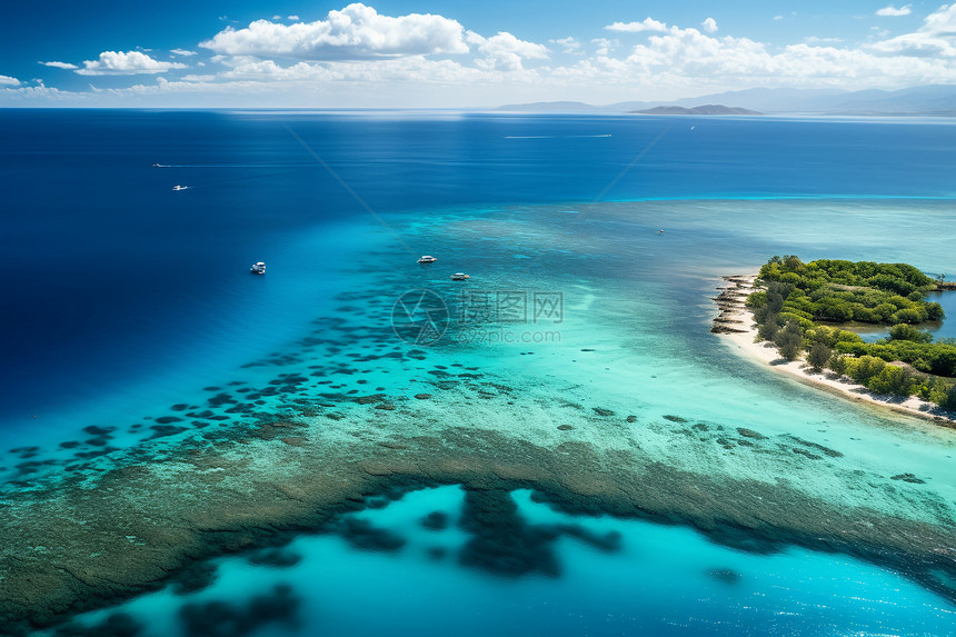 蔚蓝大海的度假岛屿景观图片
