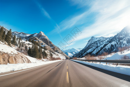 雪山中的孤独之路图片