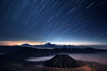 户外夜空绚丽的星空轨迹景观设计图片