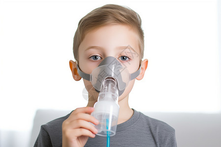 治疗哮喘的男孩图片