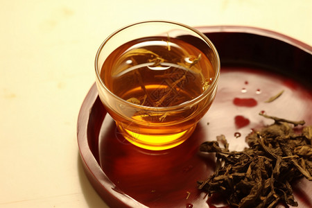 新鲜泡制的红茶图片