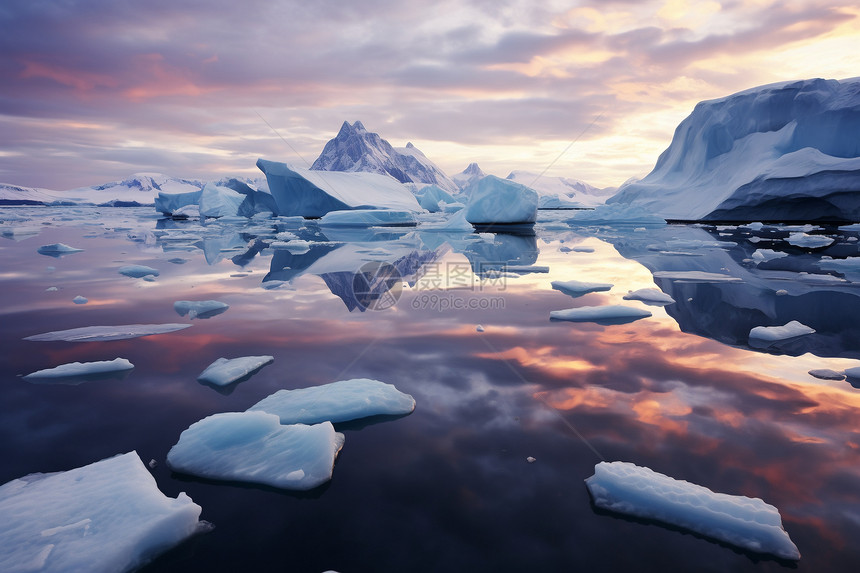 夕阳下的冰川图片