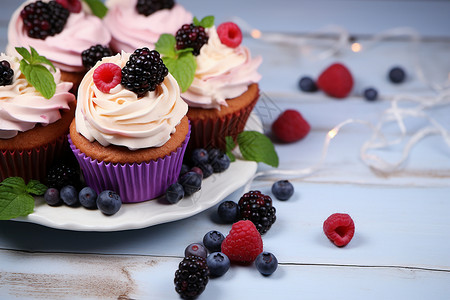 粉色的甜莓蛋糕背景图片
