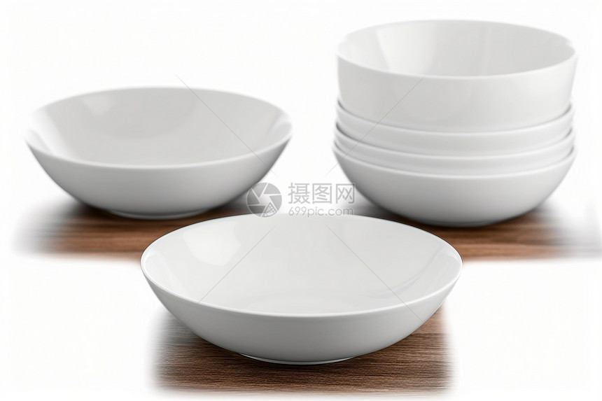 桌面上的陶瓷碗图片