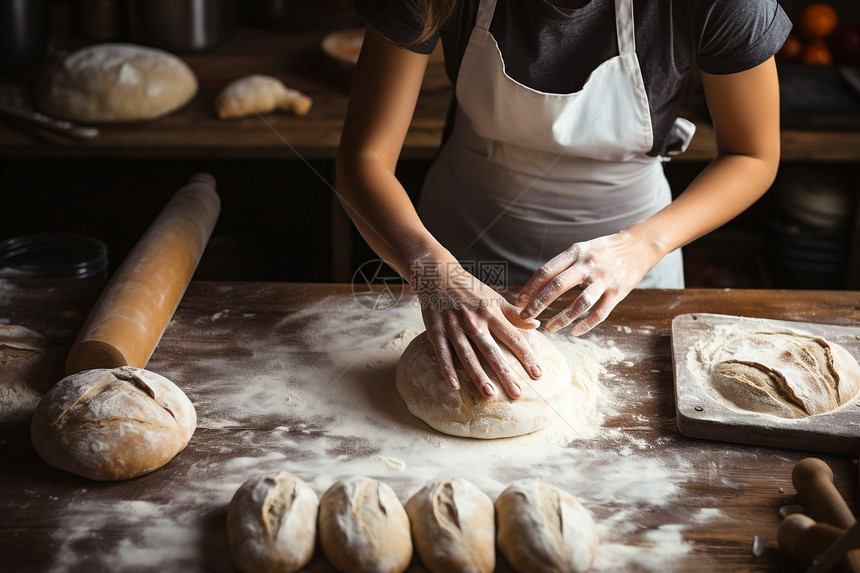 手工揉面制作美味面包图片