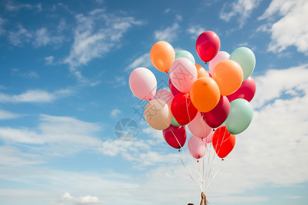 放飞的多彩气球图片