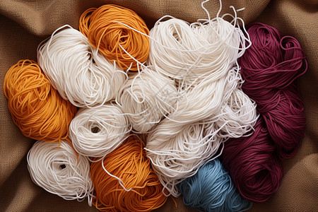 五彩斑斓的编织工艺品图片