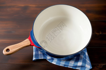 厨房的锅子煎锅珐琅锅高清图片
