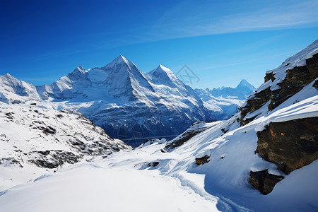 冬季阿尔卑斯山的美丽景观高清图片