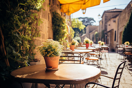 咖啡店惬意的户外桌椅图片