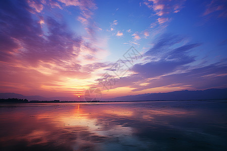 紫色沙滩自然的紫色天空背景