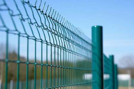 户外安装的钢铁围栏图片