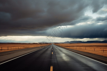 公路上的远景天气图片