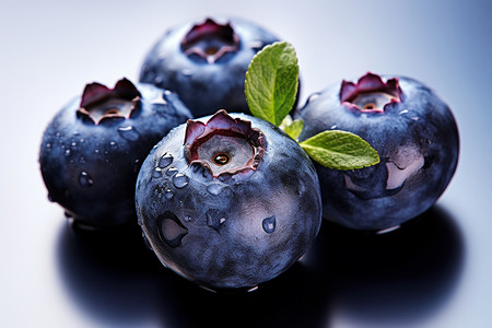 新鲜多汁的蓝莓水果背景图片