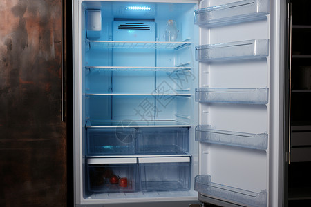 室内空旷的冰箱图片