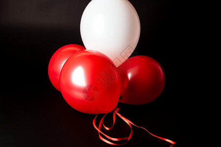 红白相间的气球图片