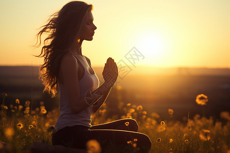 夏季瑜伽减肥自然中的平静冥想的女子背景