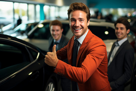 开心卖车的男人图片