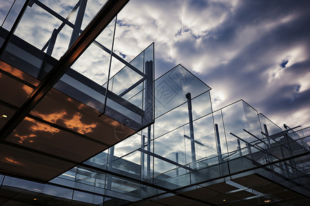 现代建筑玻璃屋顶的特写背景图片