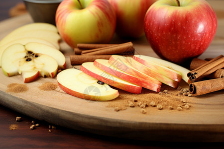 新鲜的苹果片和肉桂背景图片